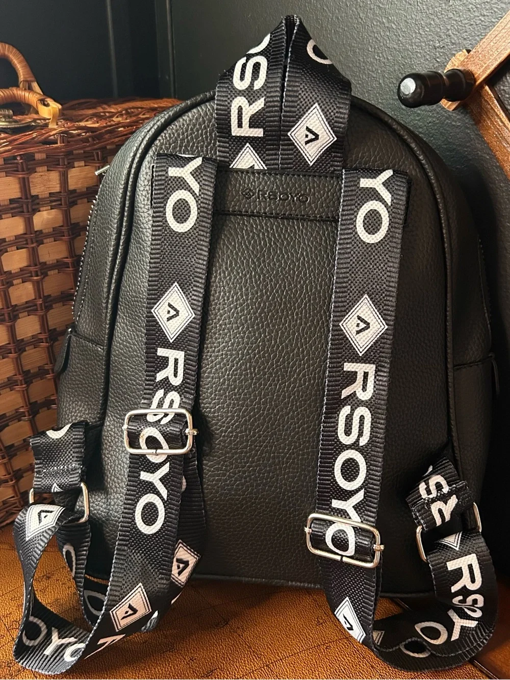 RSOYO Black Pebbled Leather Men's Backpack with Silver Accents -NWT-